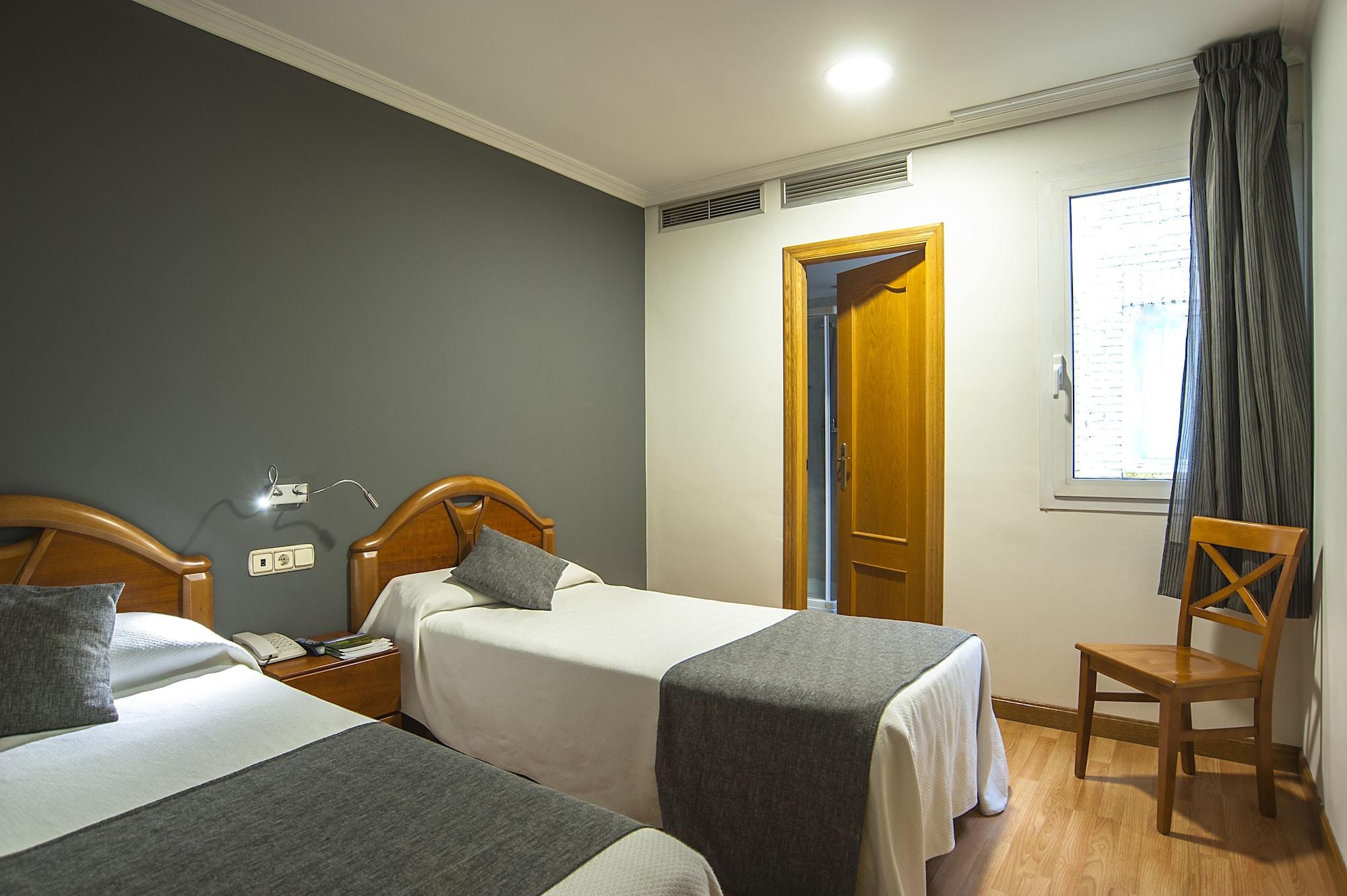 Iraipe Izaga Hostal Noain Exterior photo