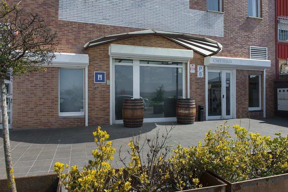 Iraipe Izaga Hostal Noain Exterior photo