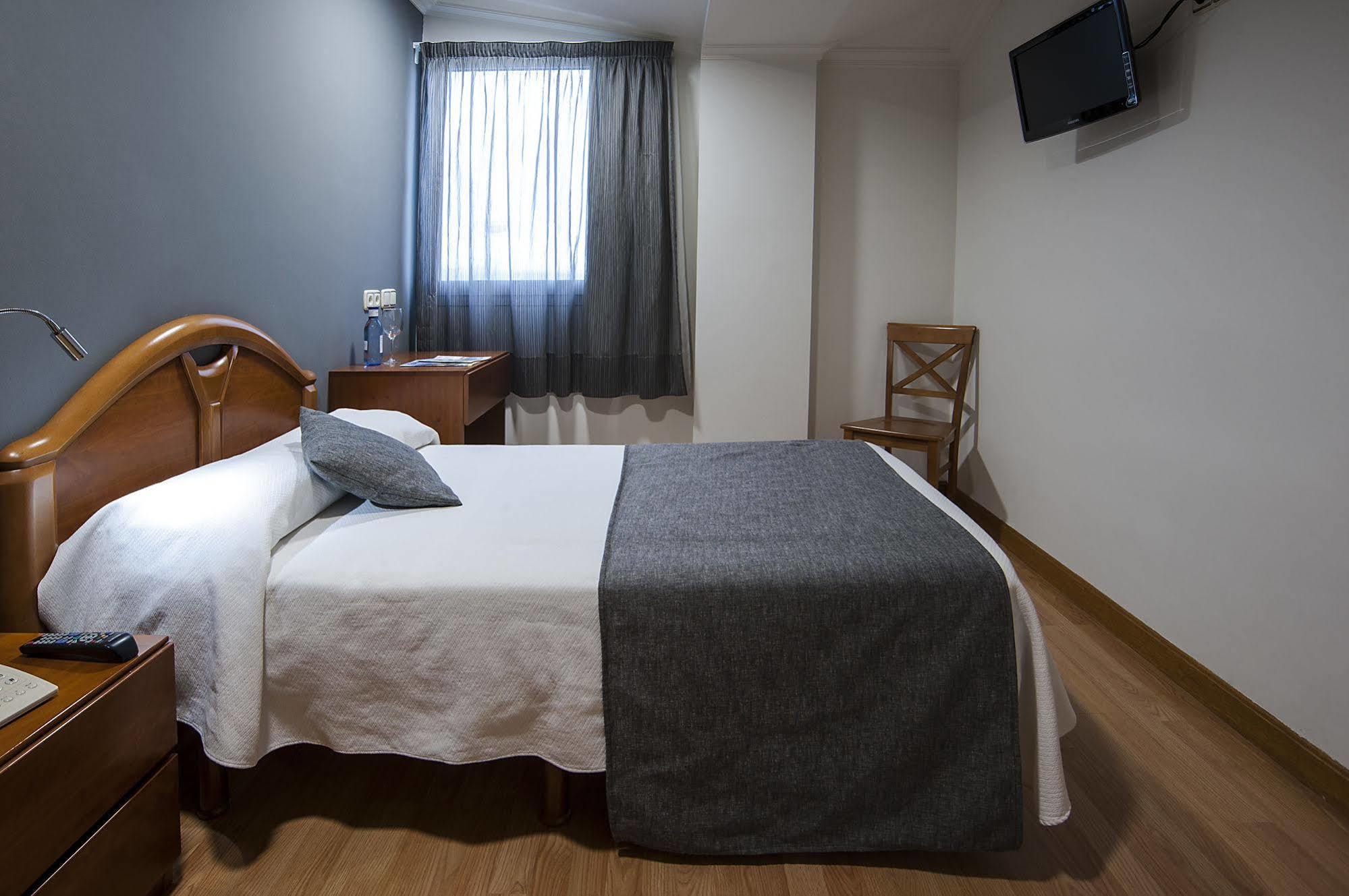 Iraipe Izaga Hostal Noain Exterior photo
